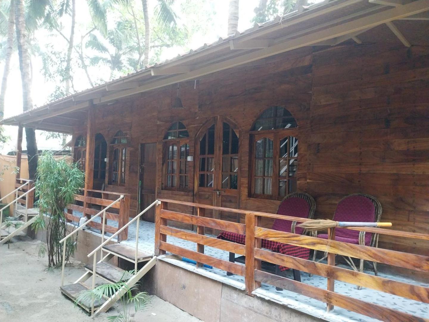 Fernandes Bar And Restaurant Bed and Breakfast Canacona Exteriör bild